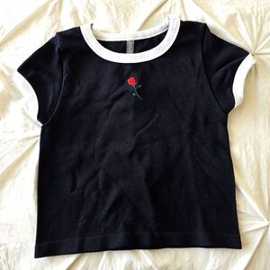 NWOT Anwnd embroidery rose tee